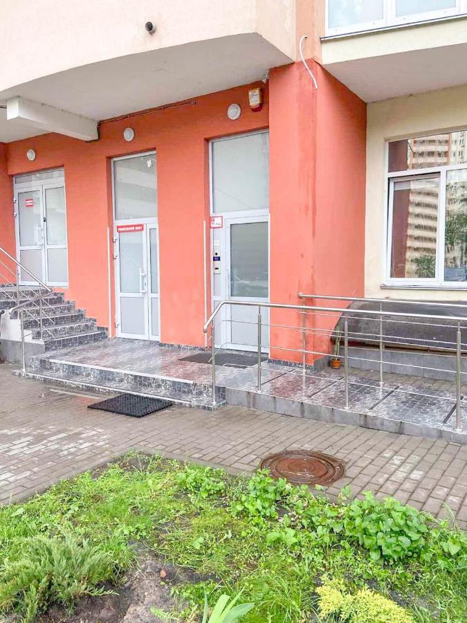 Large 2 Room Apartment With A Beautiful View 2 Min Metro Chernigivska Kiev Extérieur photo