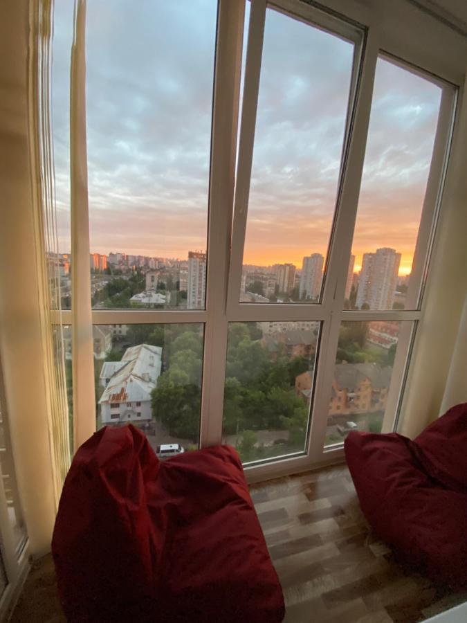 Large 2 Room Apartment With A Beautiful View 2 Min Metro Chernigivska Kiev Extérieur photo
