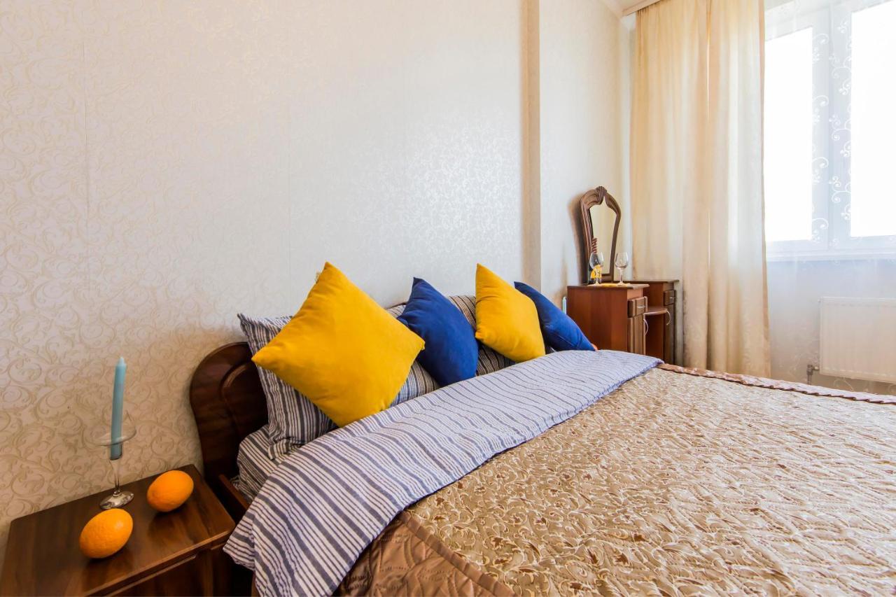 Large 2 Room Apartment With A Beautiful View 2 Min Metro Chernigivska Kiev Extérieur photo