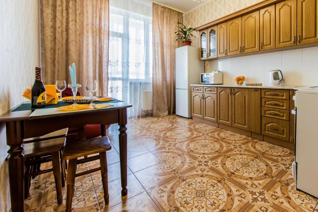 Large 2 Room Apartment With A Beautiful View 2 Min Metro Chernigivska Kiev Extérieur photo