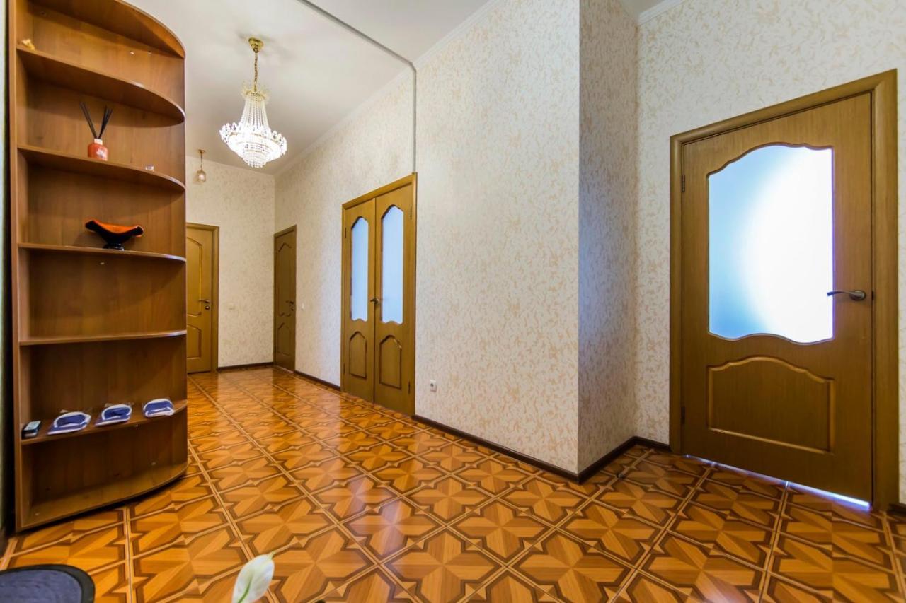 Large 2 Room Apartment With A Beautiful View 2 Min Metro Chernigivska Kiev Extérieur photo