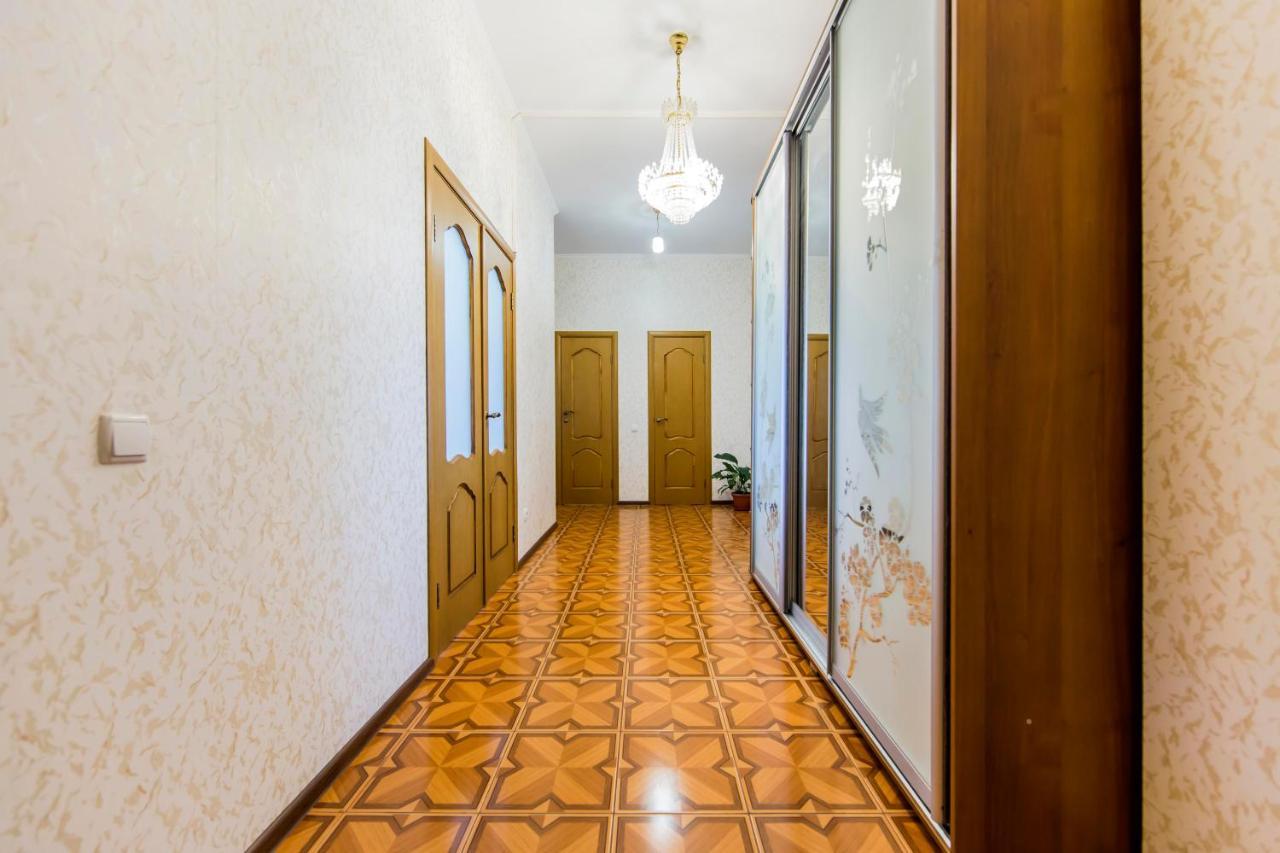 Large 2 Room Apartment With A Beautiful View 2 Min Metro Chernigivska Kiev Extérieur photo