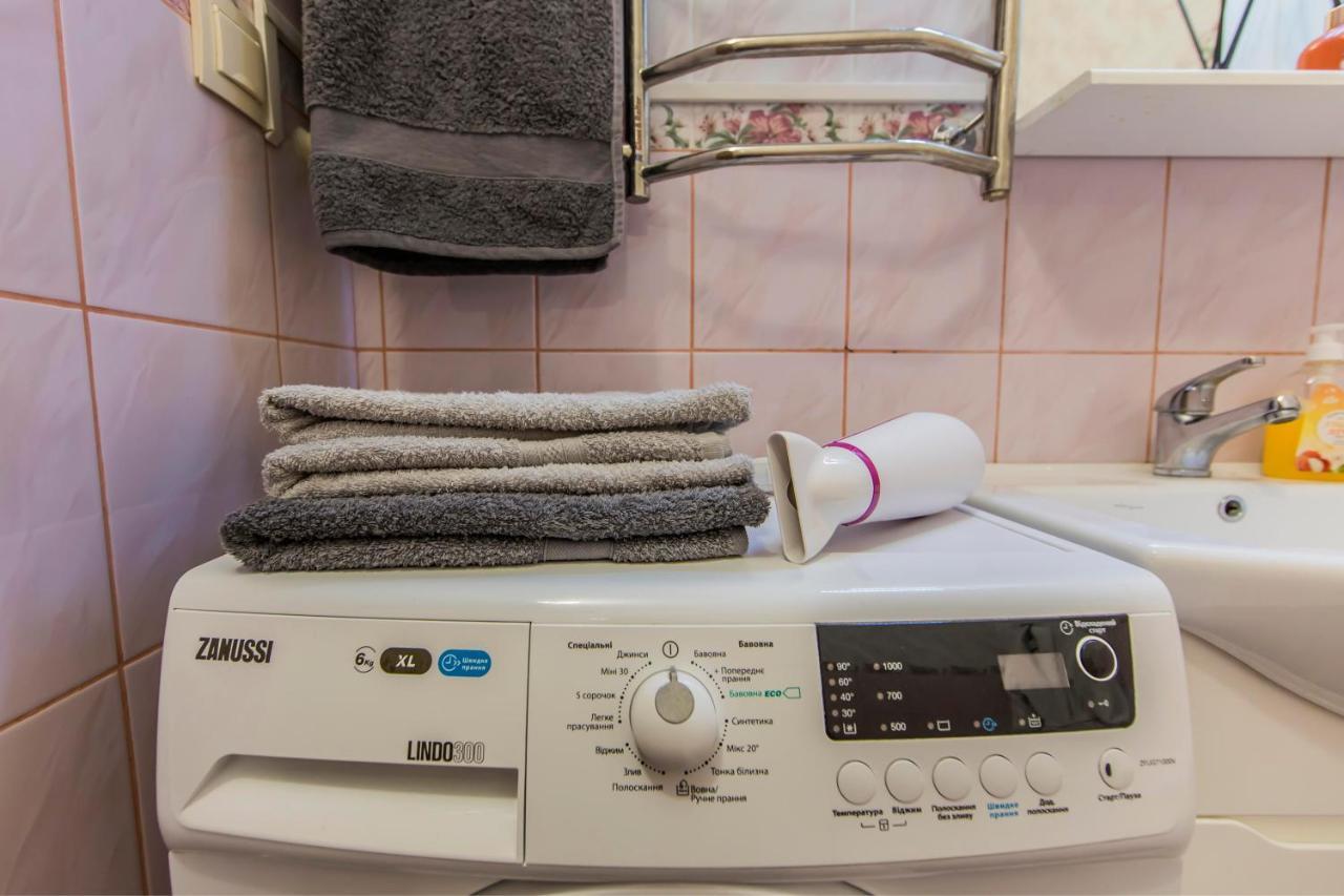 Large 2 Room Apartment With A Beautiful View 2 Min Metro Chernigivska Kiev Extérieur photo