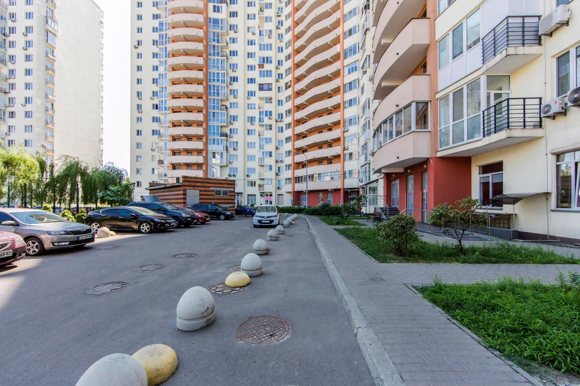 Large 2 Room Apartment With A Beautiful View 2 Min Metro Chernigivska Kiev Extérieur photo