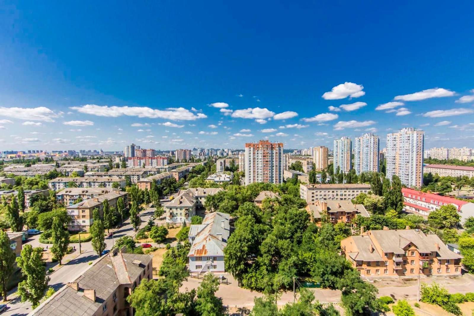 Large 2 Room Apartment With A Beautiful View 2 Min Metro Chernigivska Kiev Extérieur photo